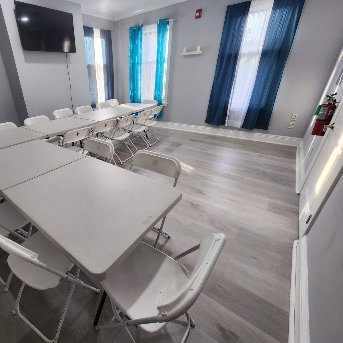 Cozy Studio Space for Photo Shoots, Makeup Artists and Small Events