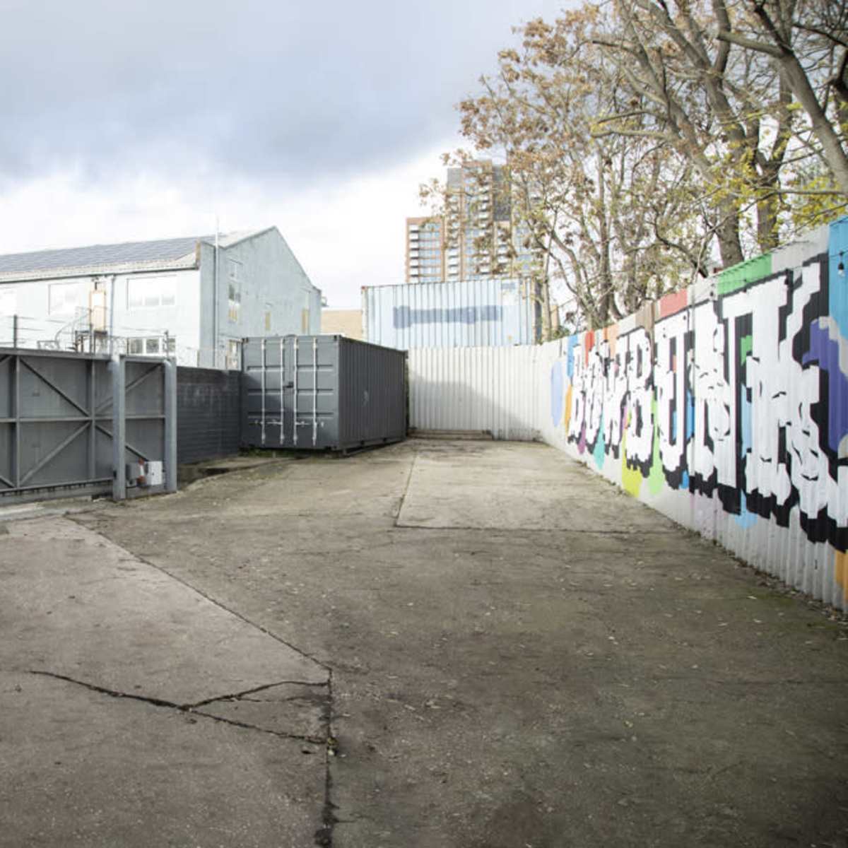 Private courtyard suitable for music video's, outdoor filming, car