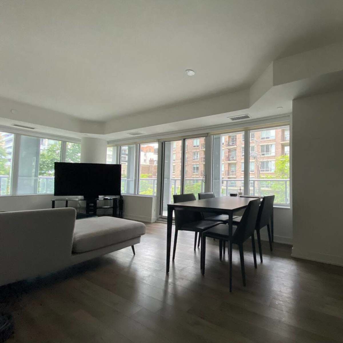 Midtown Modern, Chiq Condo with Big Balcony in Toronto Image in Sherwood Park, Toronto, ON