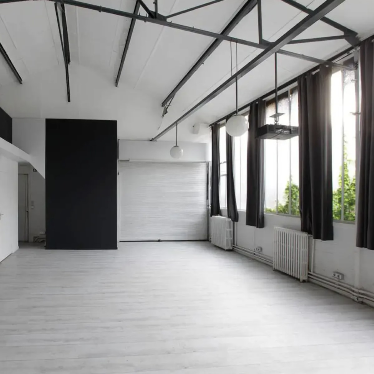 Loft d’Artiste Industriel de 250 m² – Un Écrin Unique pour Vos Projets in Montreuil Image in , Montreuil, 