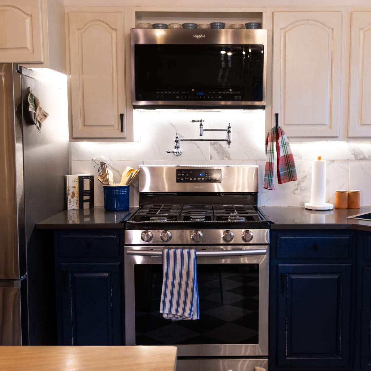 Chic Renovated Gem - 3 BR Apartment - Near Subway in Long Island City Image in Astoria, Long Island City, NY