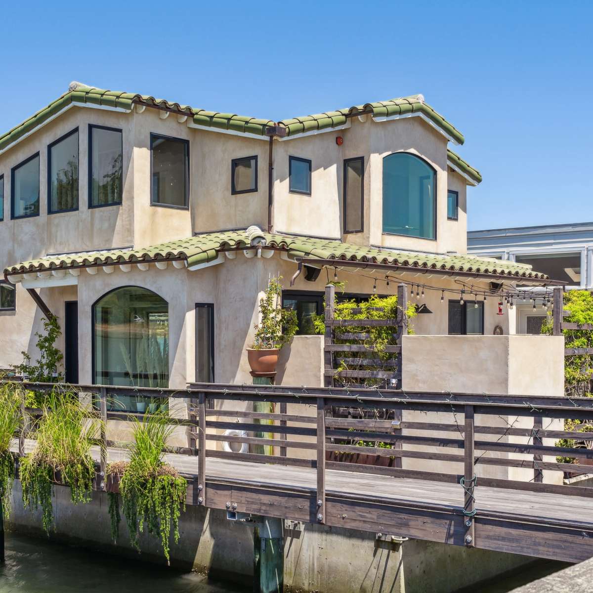 One-Of-A-Kind San Francisco Bay Floating Home with Gorgeous View ...