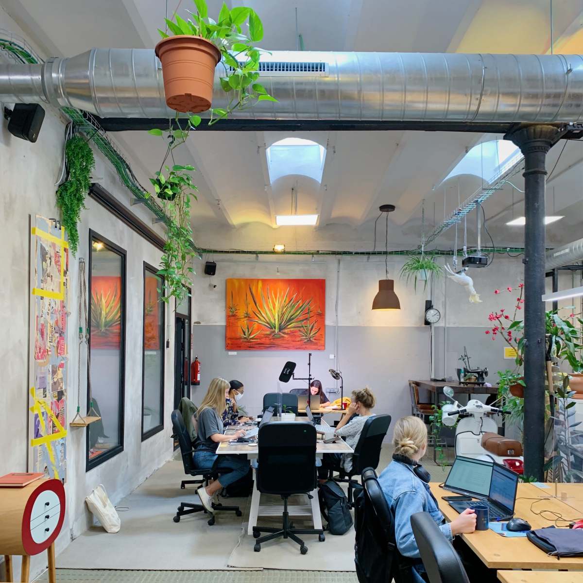Un Espacio de Coworking Creativo en Montjuic in Barcelona Image in El Poble-sec, Barcelona, B
