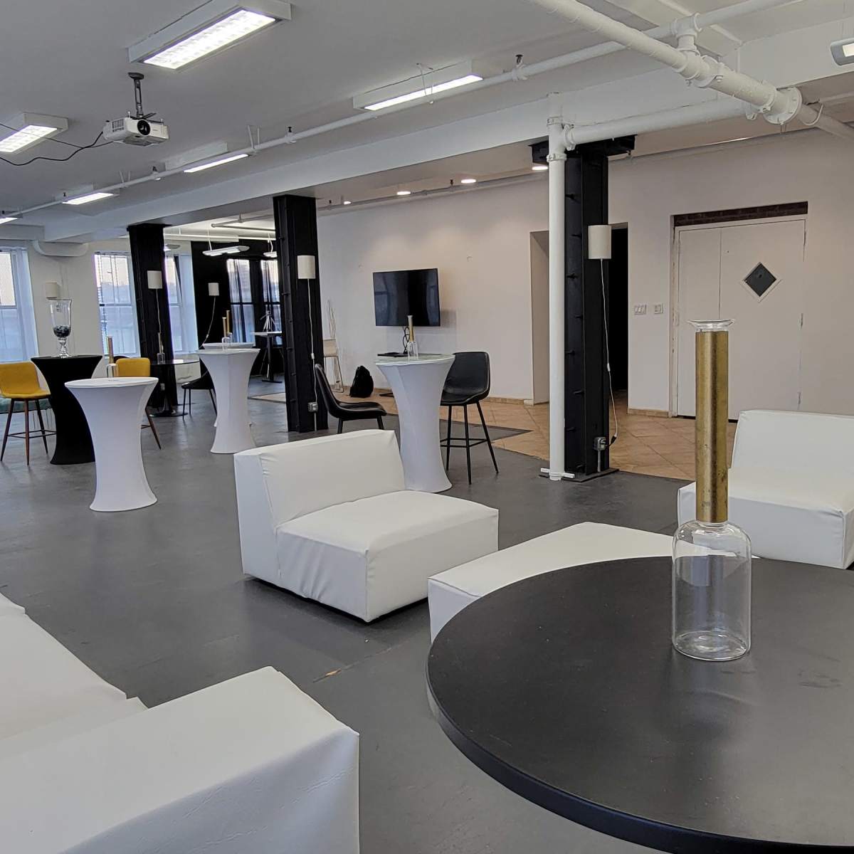 Modern Industrial Loft Space with Bright, Flexible Layout in Brooklyn ...