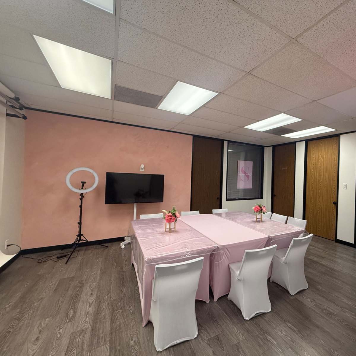 Modern Professional Flexible Production Studio/ Space/Meeting Office In Houston in Houston Image in Olde Oaks, Houston, TX