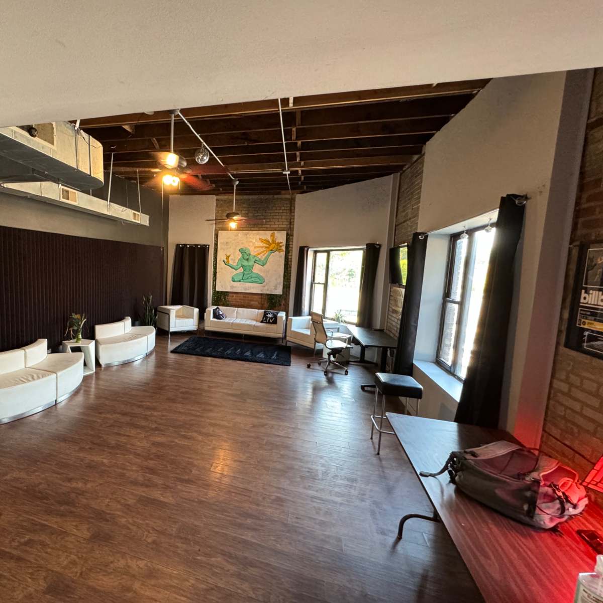 NEW YORK LOFT VIBES - Modular | 12’ Ceiling | Exposed Brick | in Detroit Image in Jefferson Chalmers, Detroit, MI