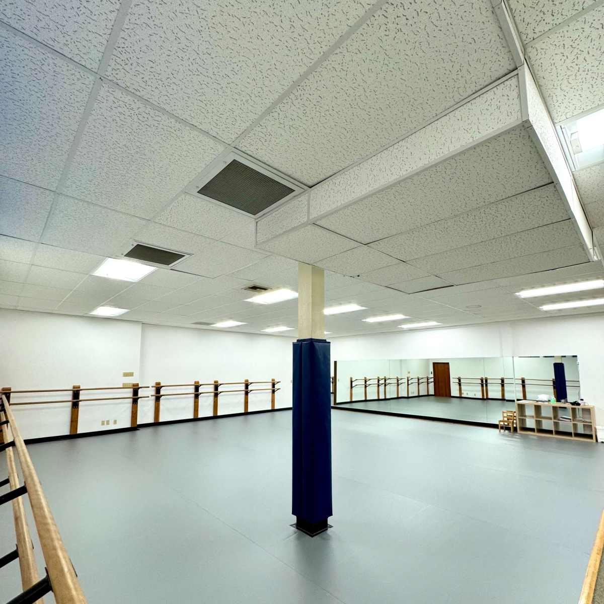 Beautiful, spacious 1054sf dance studio with new marley floor - Studio B in Bellevue Image in Wilburton, Bellevue, WA