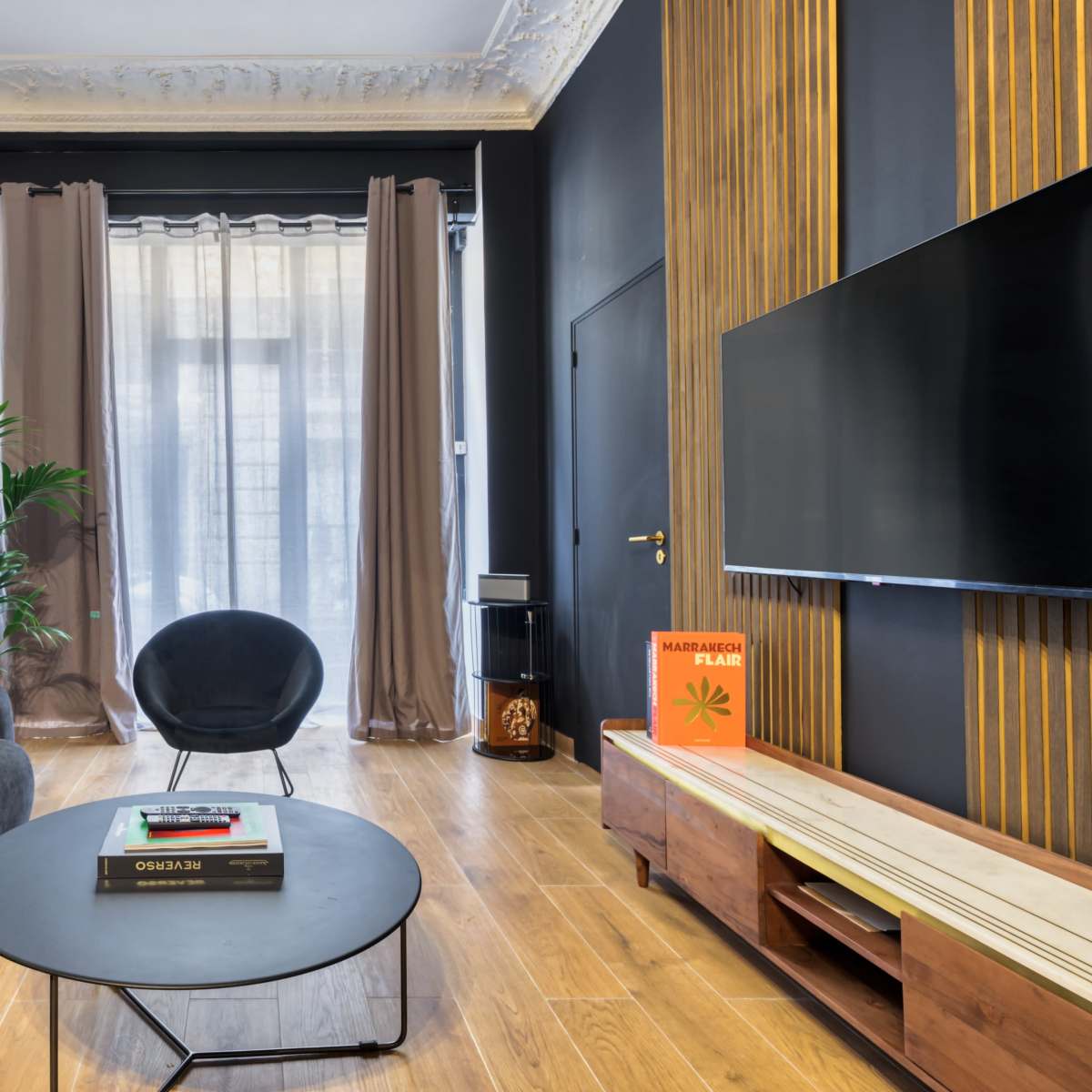 Loft design et moderne en plein centre de Paris in Paris Image in New Athens, Paris, 