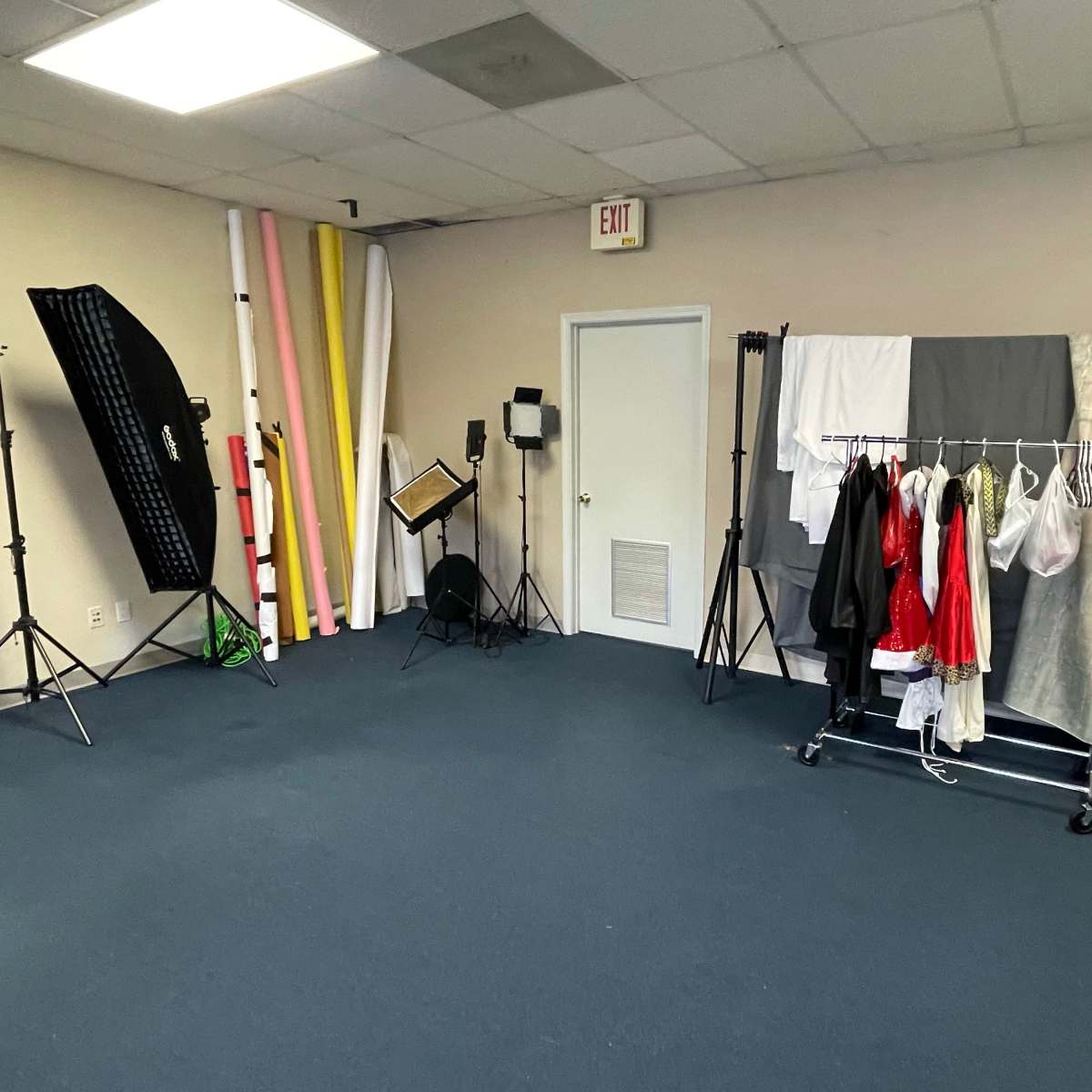 Large photo studio, Pensacola, FL | Production | Peerspace