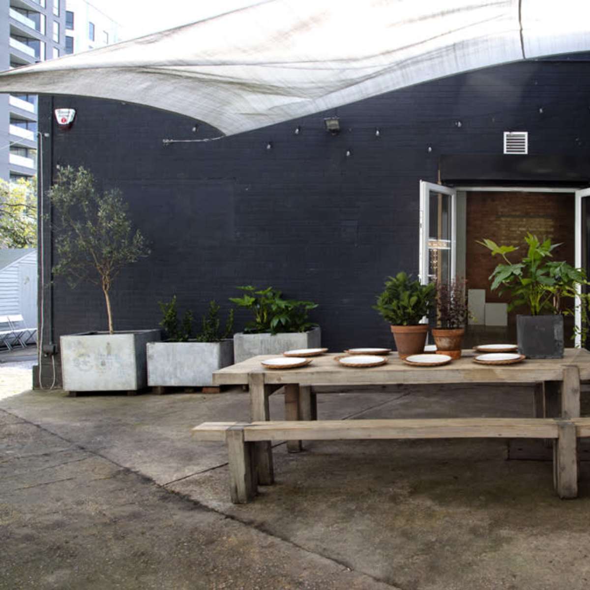 Private courtyard suitable for music video's, outdoor filming, car