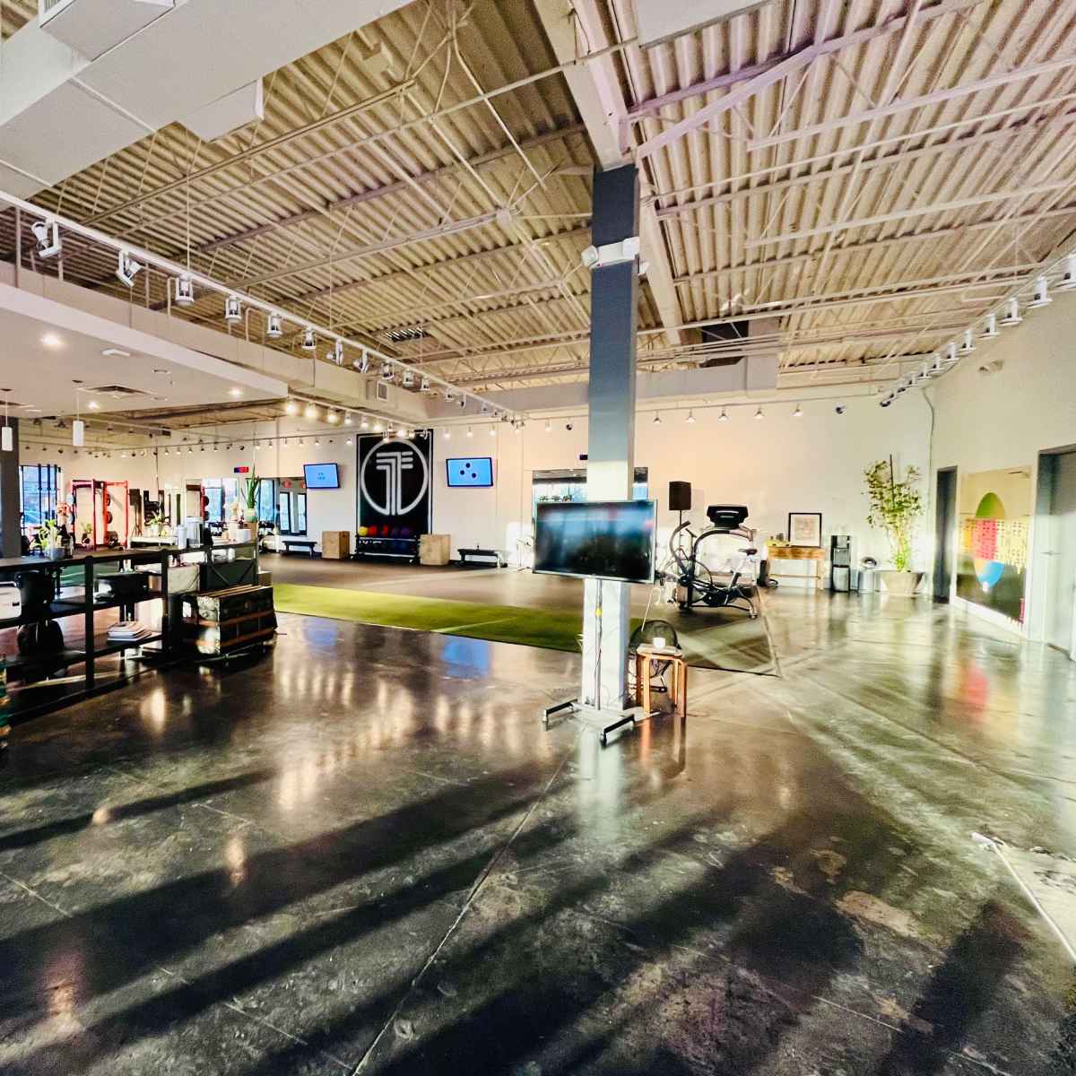Large Arcadia Studio with Open Space and Natural Lighting, Phoenix, AZ ...