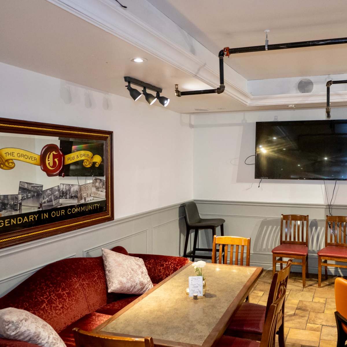 Classy and cozy lounge and bar in Toronto Image in Upper Beaches, Toronto, ON