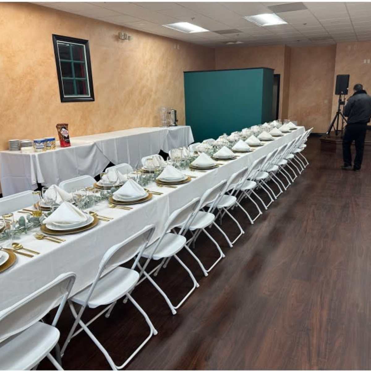 Roomy adjacent to Mediterranean restaurant. Very convenient location by freeway exits. in Murrieta Image in Murrieta, Murrieta, CA