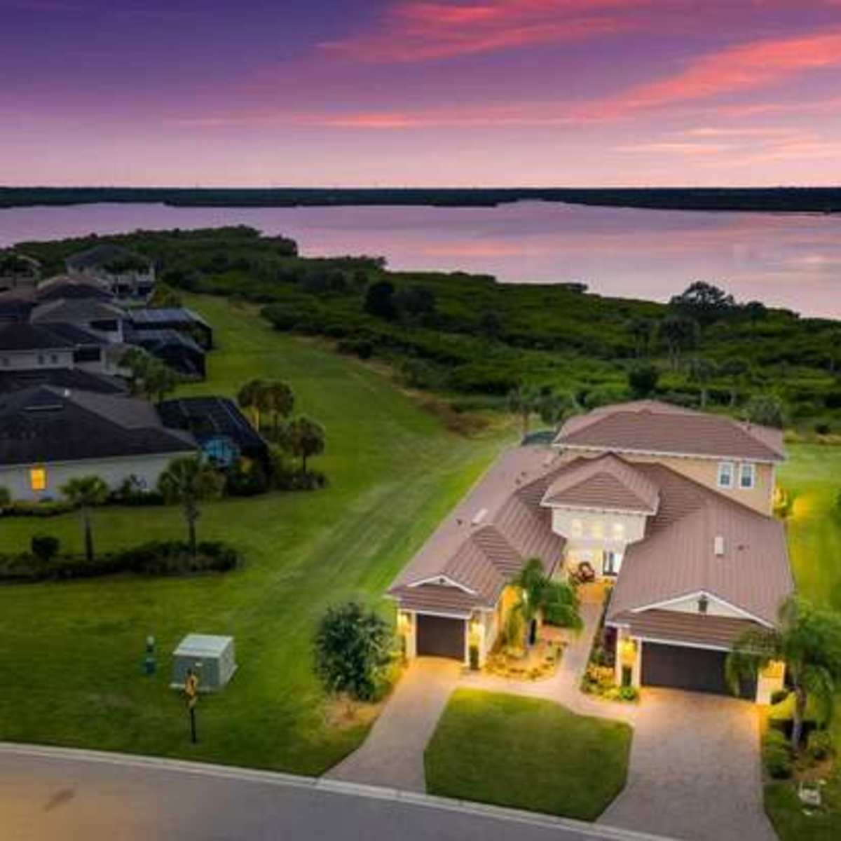 Modern Waterfront Estate Perfect for Photoshoots and Film Productions