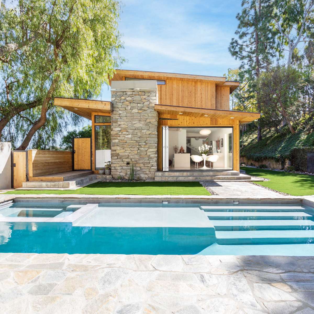 New: Bright Mid-Century Modern Home w/ Designer Interiors, Sherman Oaks ...