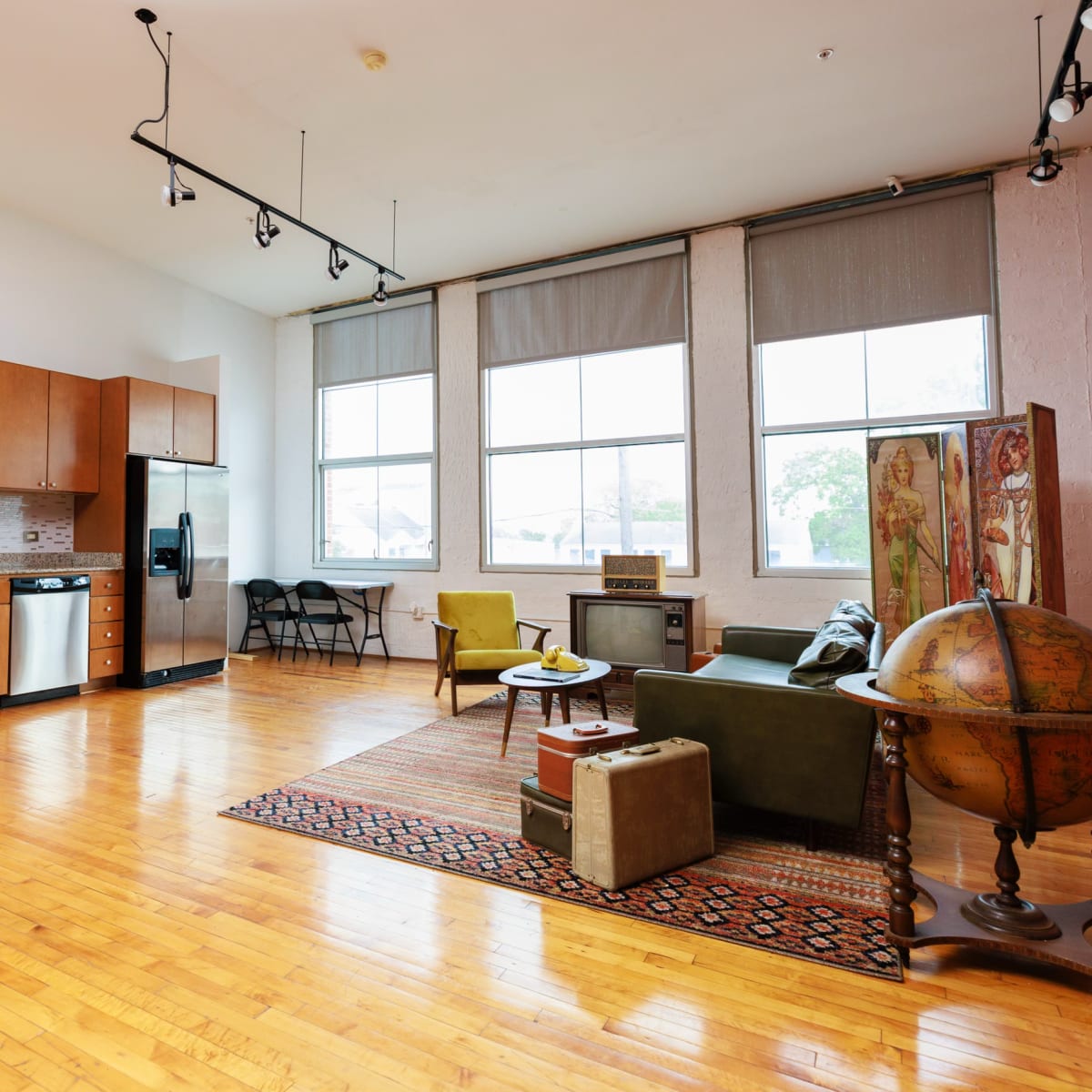 Nomad Zone / Modern midcentury loft - Open concept with Natural light in Houston Image in Downtown Houston, Houston, TX