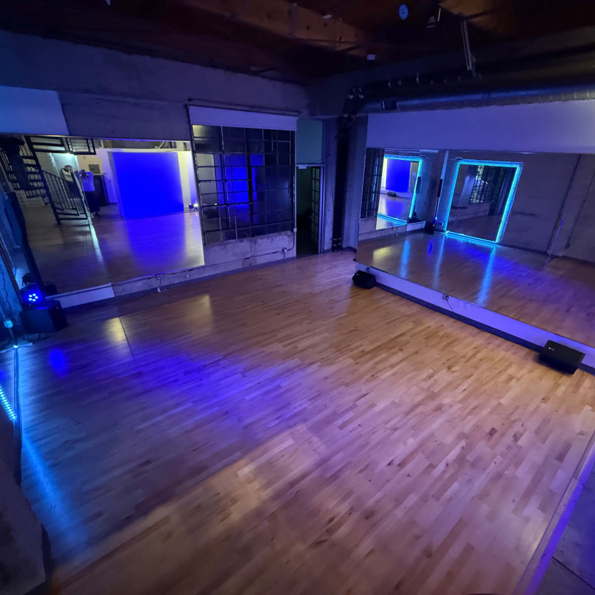 Dojo Studio 127 - Industrial Loft with Natural Light Near Downtown for ...