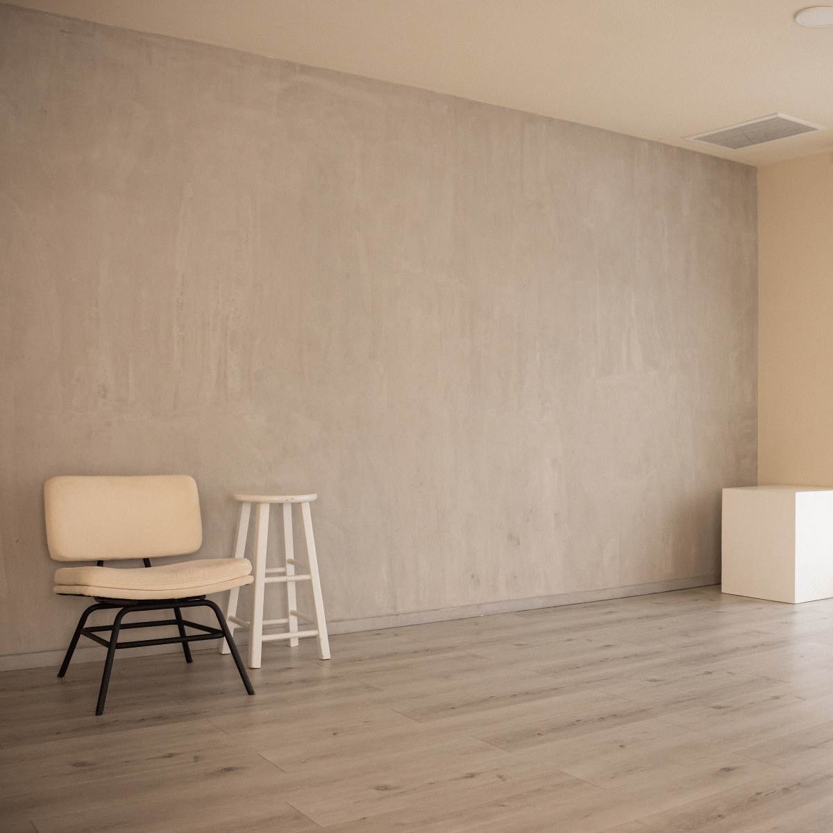 Natural Light Studio With Multiple Backdrops in Huntington Beach Image in Oak View, Huntington Beach, CA