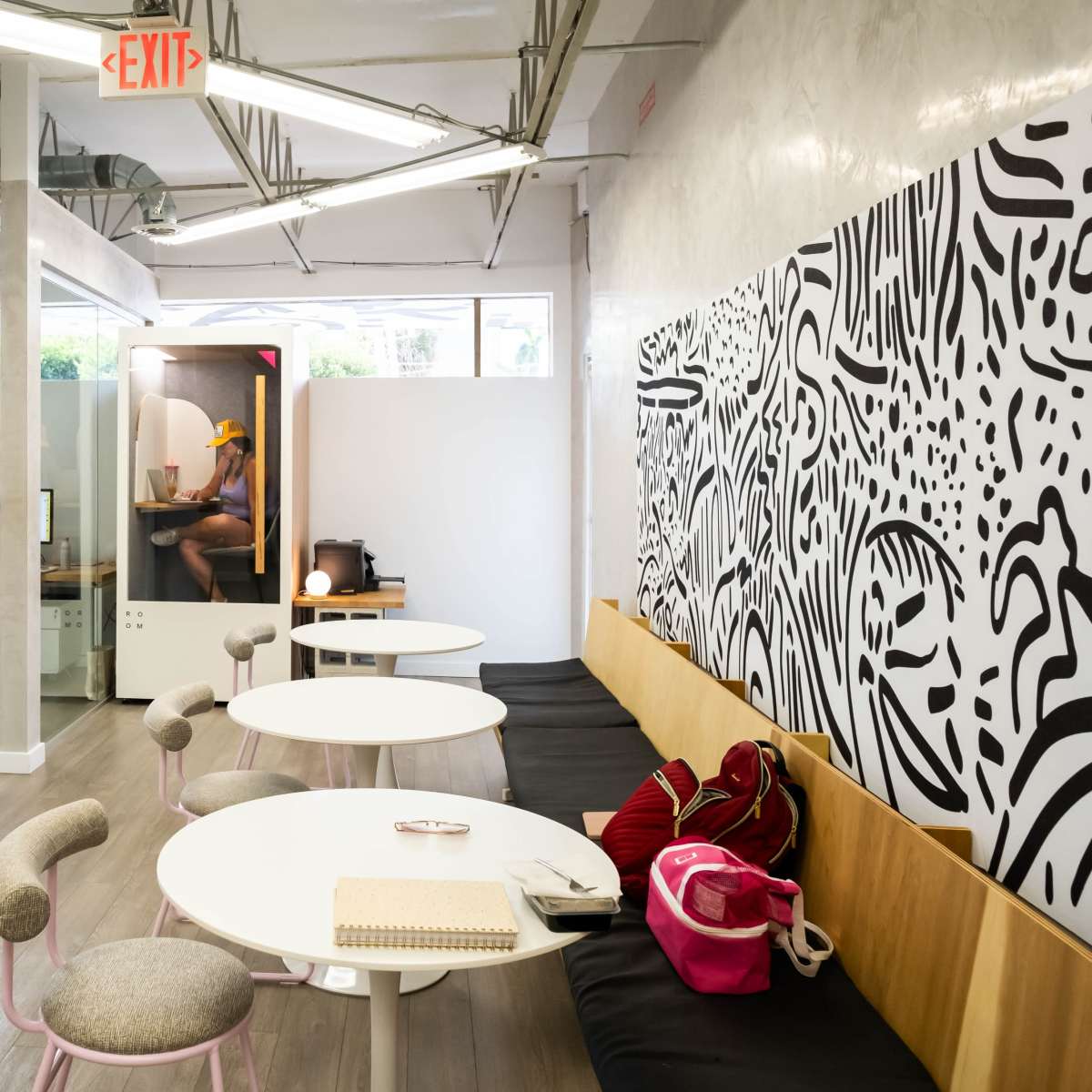 Hot Desk in Bright Coworking Space in Boca Raton Image in Boca Raton, Boca Raton, FL