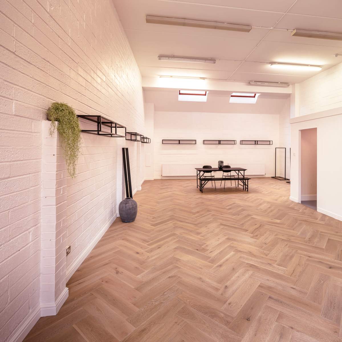 Charming Industrial Studio in Brick Building with Minimalist Interiors in LONDON Image in Lambeth, LONDON, ENG