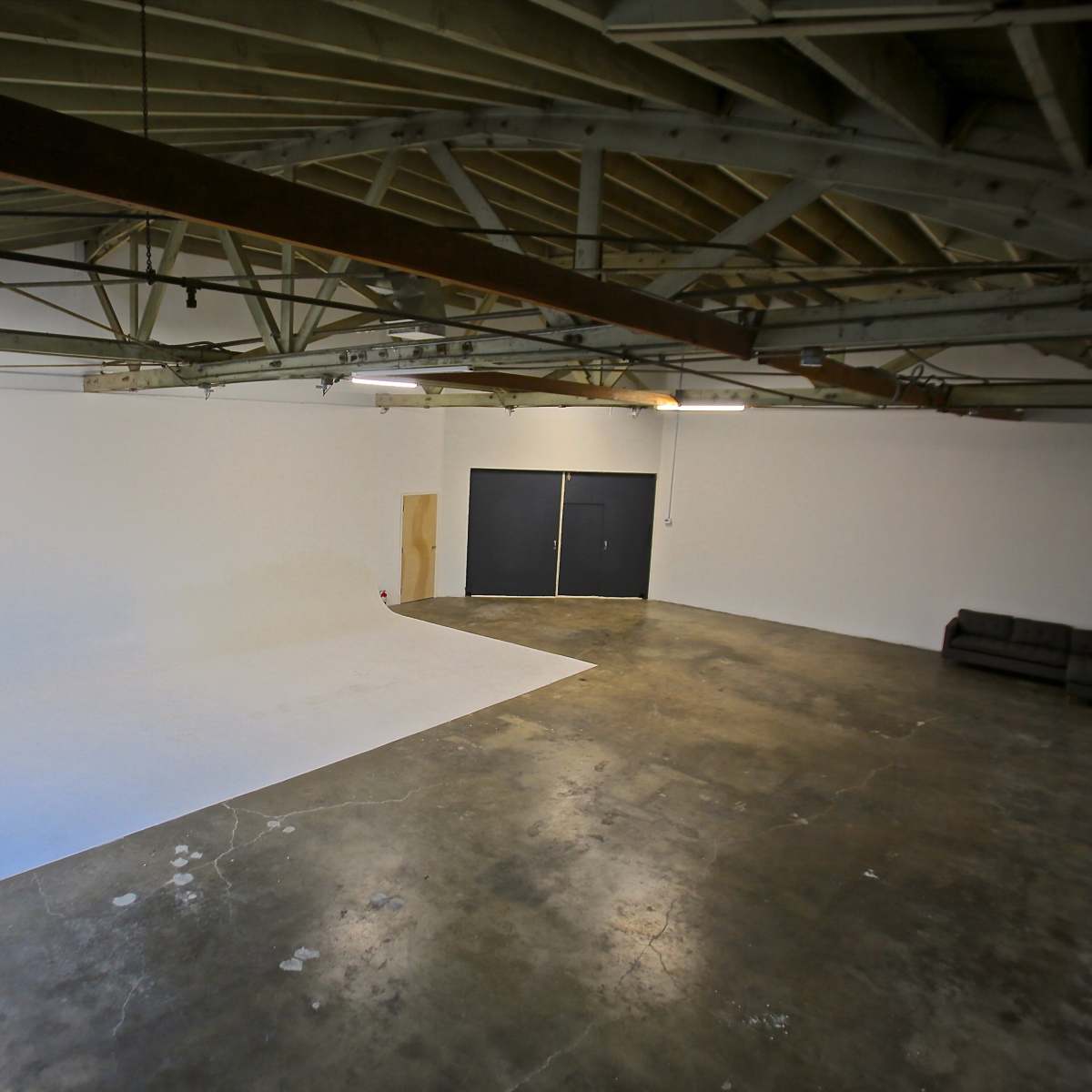 Huge East Side studio / warehouse space w/30' cyc, Los Angeles, CA ...