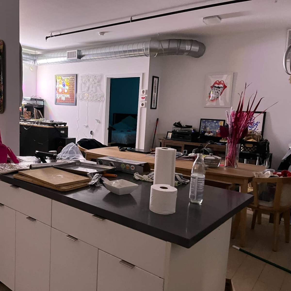 Larchmont Village Loft with working Kitchen Setting and Community Table