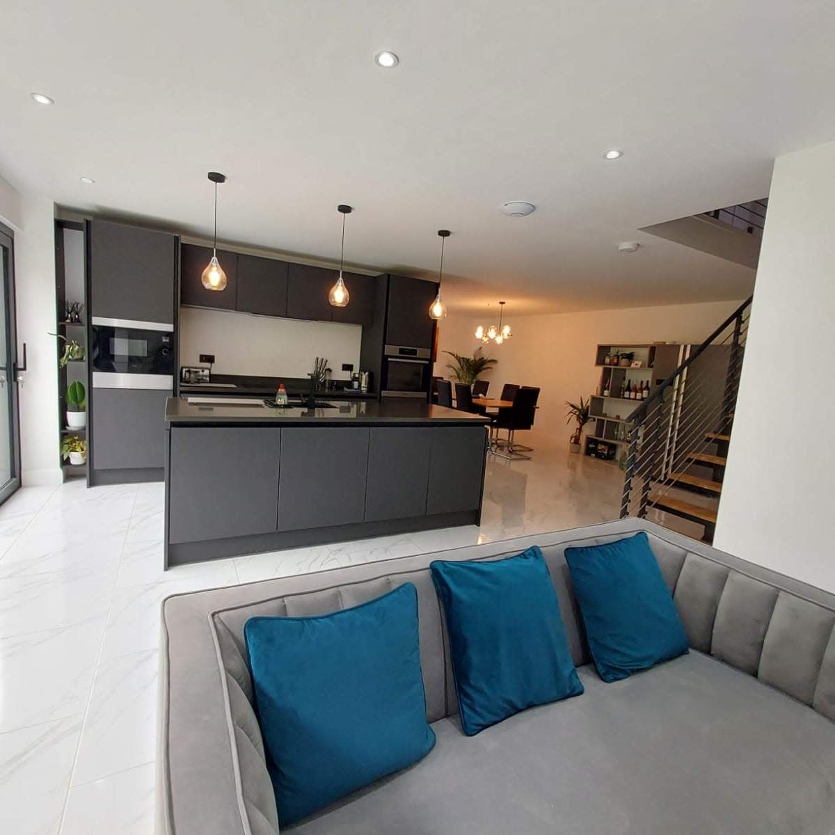 Modern open living space with lots of natural light, Croydon ...