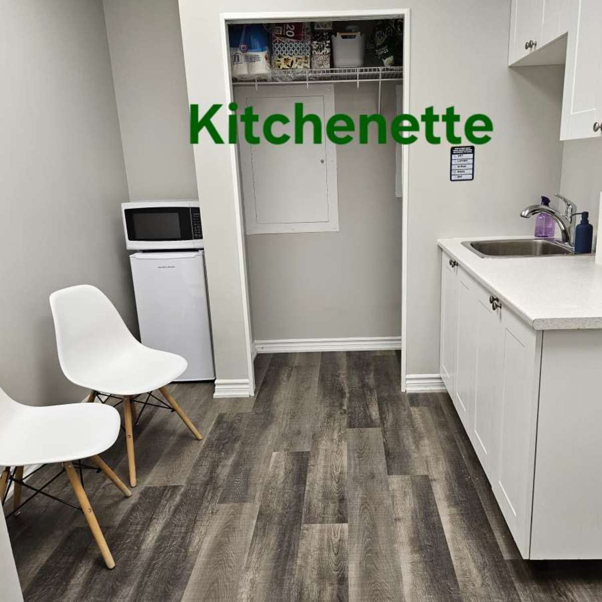 Therapy Office with full desk set up in Mississauga Image in Mississauga, Mississauga, ON