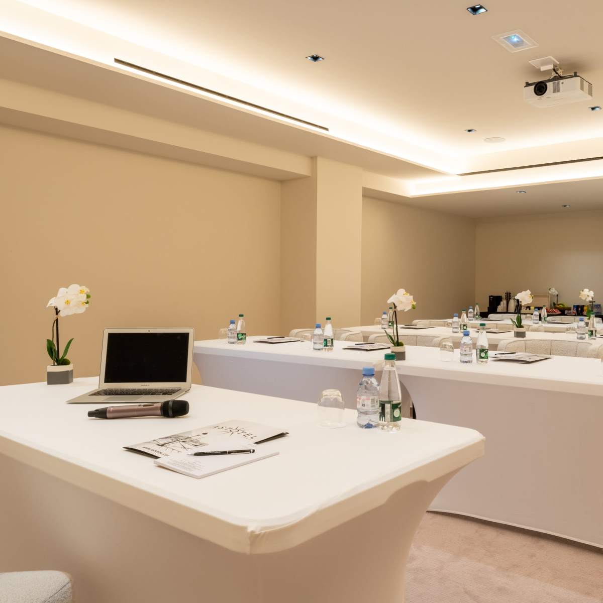 Salle de réunion - hôtel 4 étoile - quartier Opéra Paris in Paris Image in Chaussée-d'Antin, Paris, 
