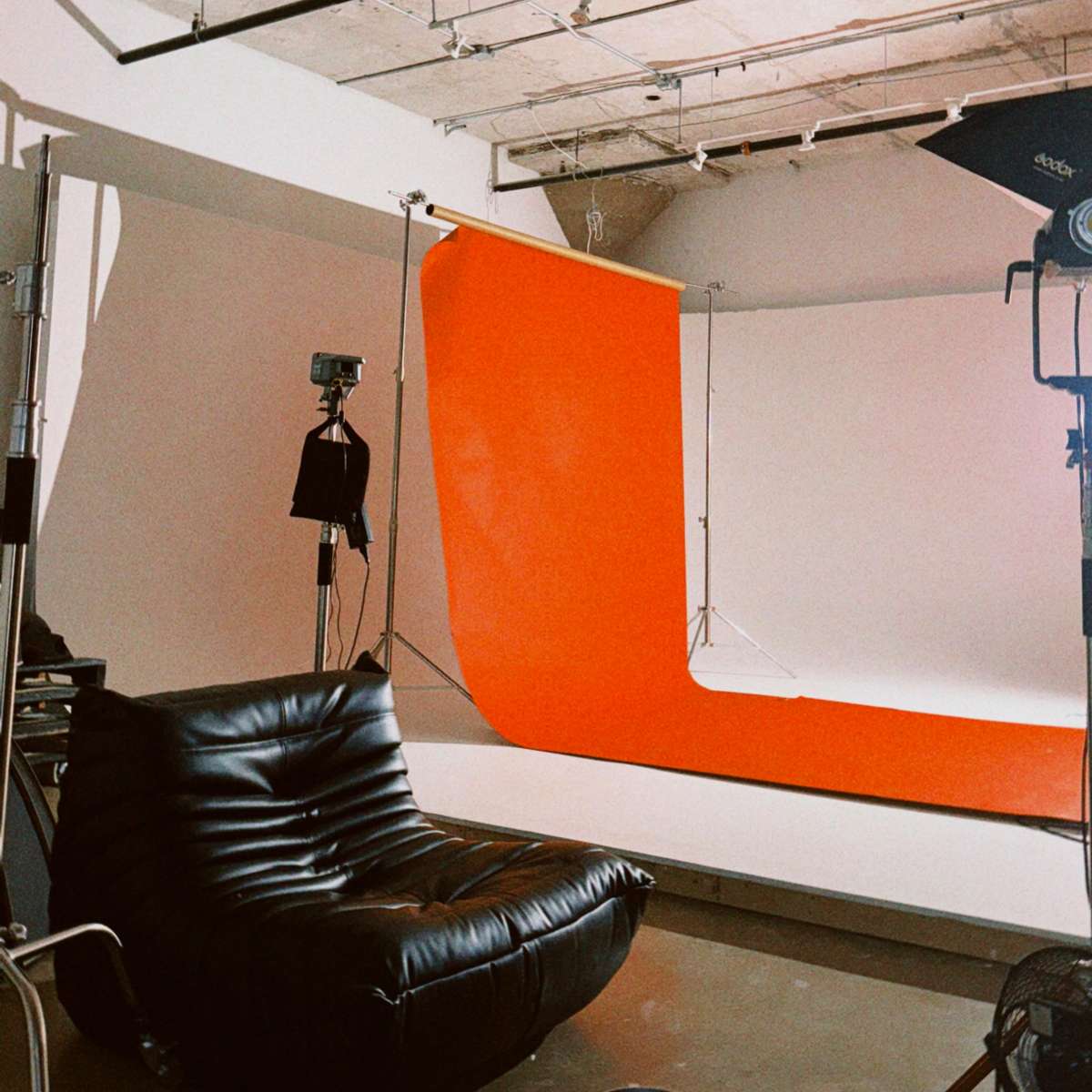 Studio with Natural light cyclorama 2300 sq space with 13 ft ceilings  Photo|Video, events , classes studio in Chicago Image in South Side, Chicago, IL
