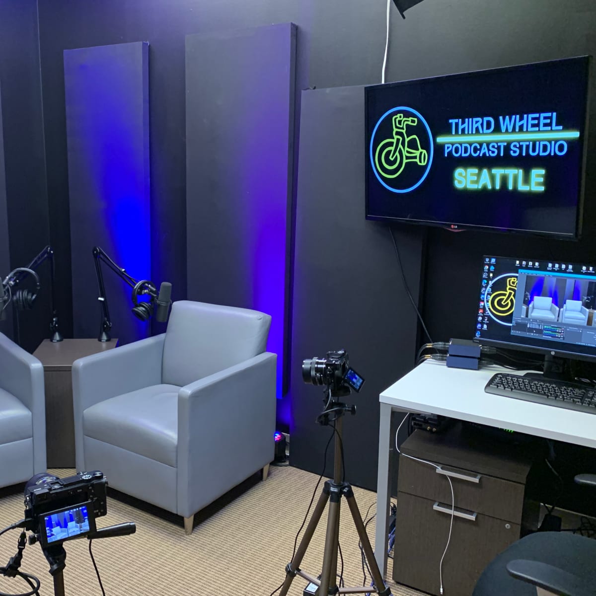 Third Wheel Podcast Studio | Podcast Studio Space || Audio & Video ...