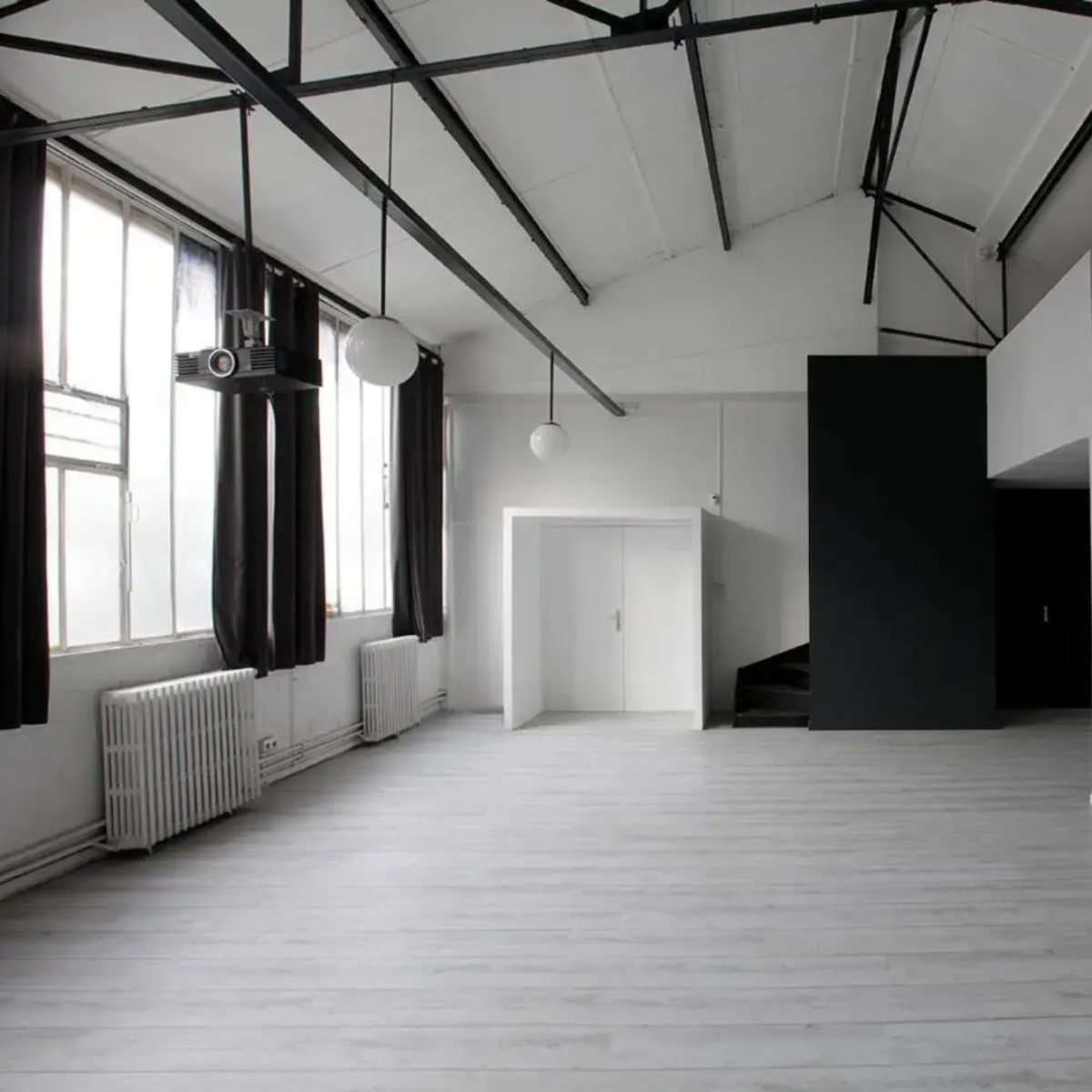 Loft d’Artiste Industriel de 250 m² – Un Écrin Unique pour Vos Projets in Montreuil Image in , Montreuil, 