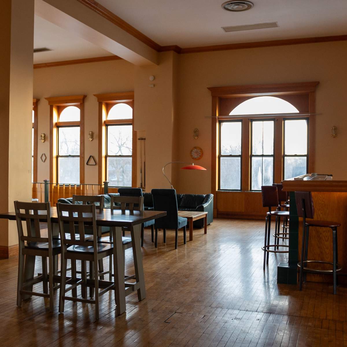 Luxury Penthouse with Pool Table and Bar – Perfect for Creative ... - Penthouse With Pool Table And Bar