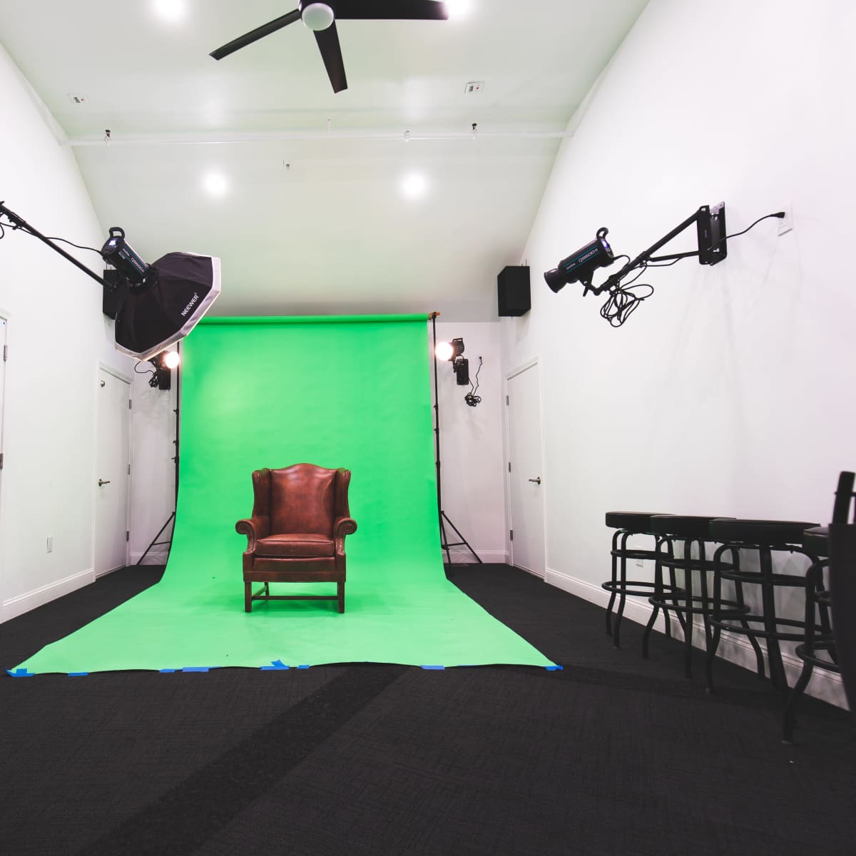 Small Room - First Time Renter's Special - For Photographers Only - 1 ...