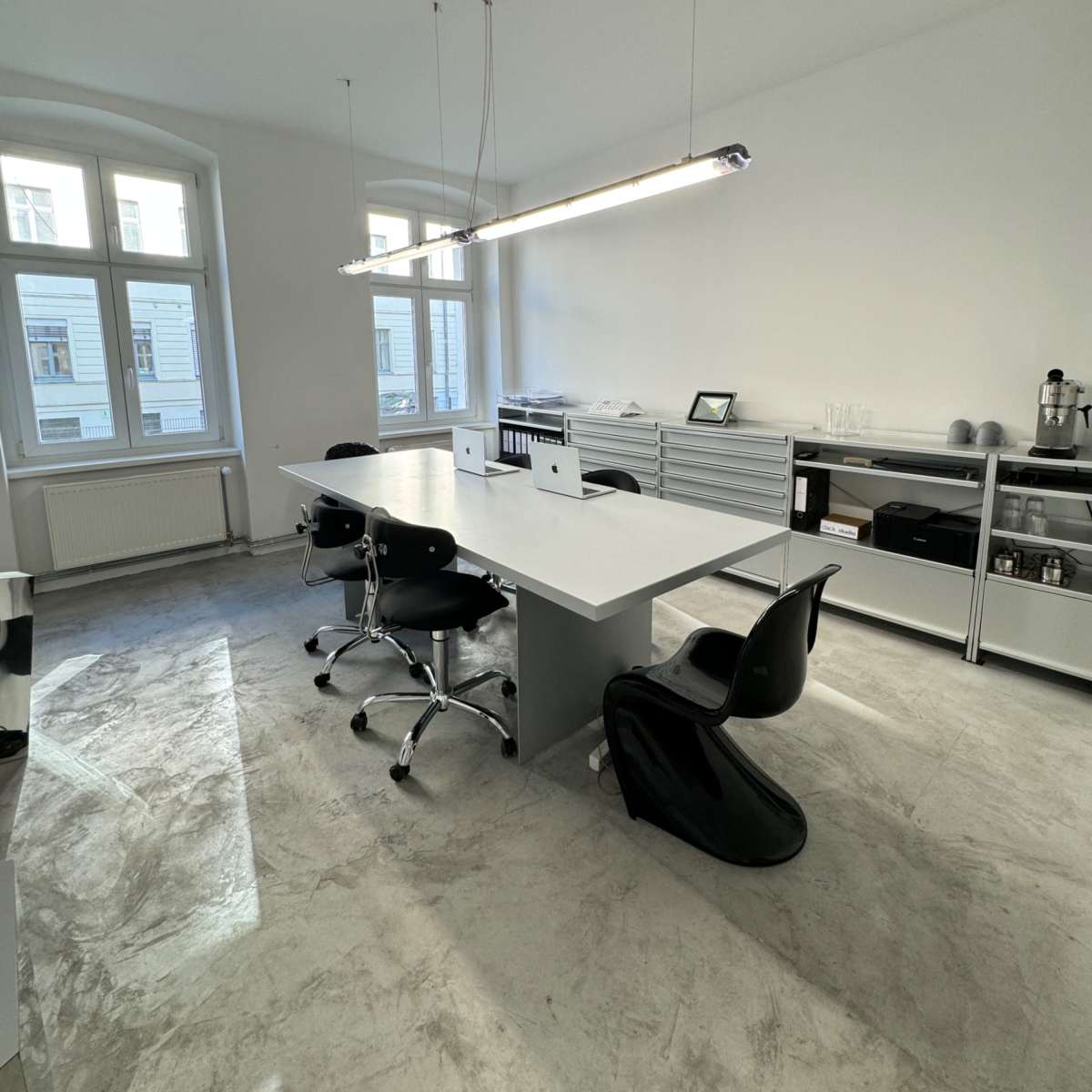 Exklusiver Event- und Office Space – Ein Design-Meisterwerk mit einzigartigen Möbeln und außergewöhnlichen Objekten. in Berlin Image in Mitte, Berlin, 