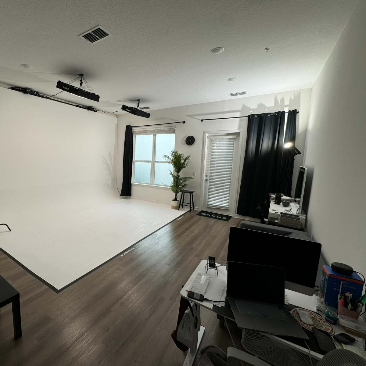 Natrual light Studio with a cyc wall in Orlando Image in Colonialtown North, Orlando, FL