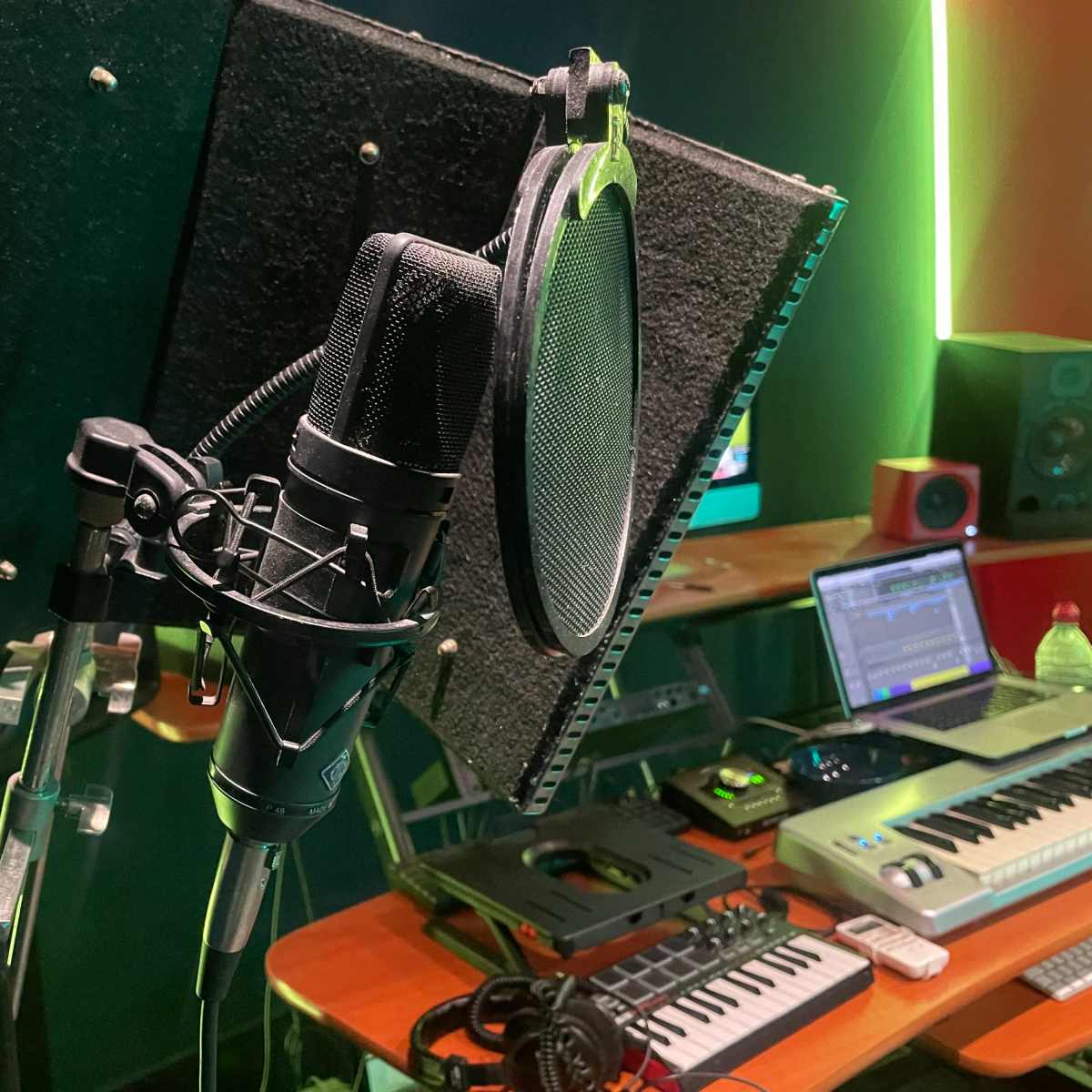 Fully equipped recording studio in London Image in Acton, London, ENG