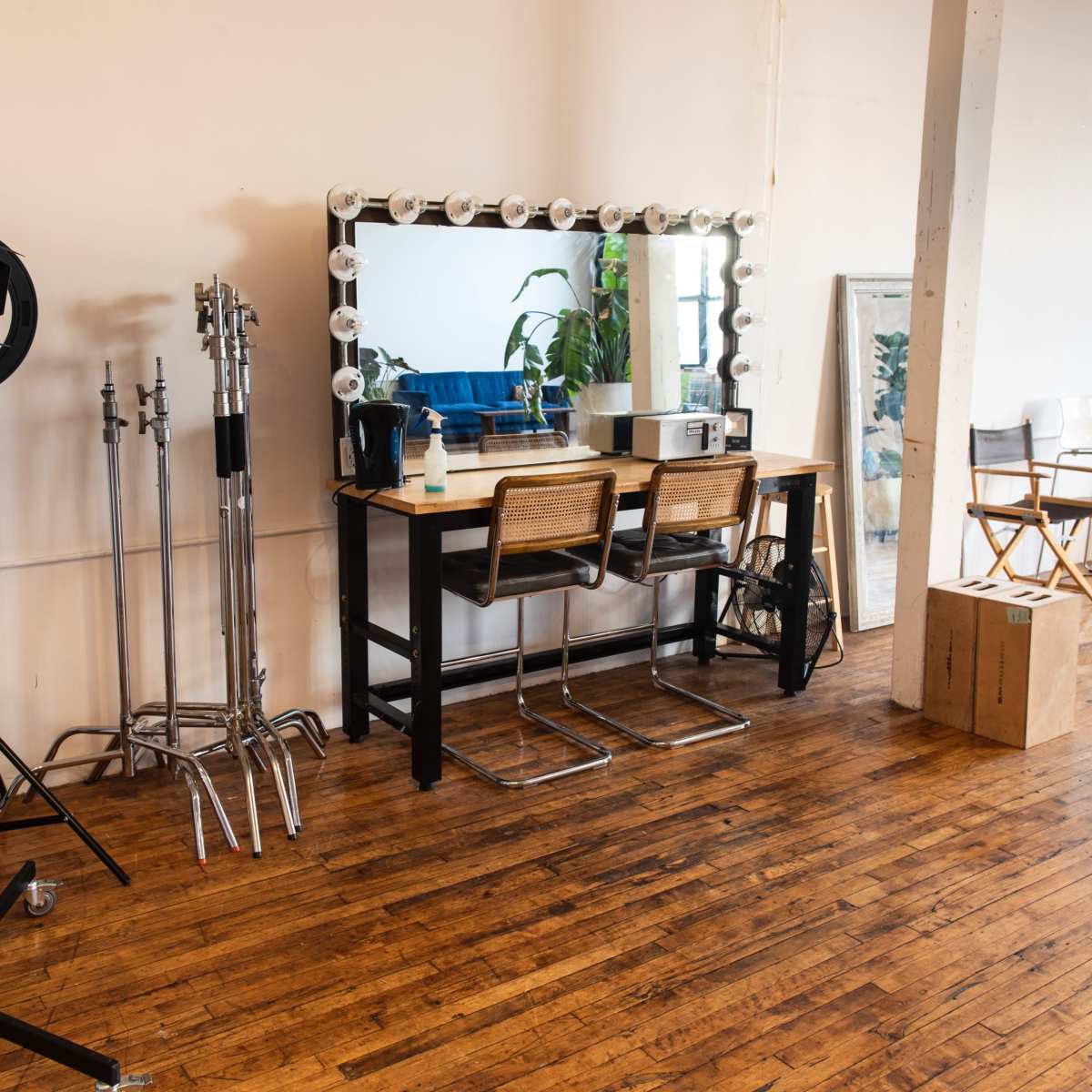 Matka Sosna: Spacious Super Bright Bushwick L Train Studio 🌴 Free Profoto+ARRI Lighting 🌴 Tropical Jungle 🌴 w/Hardwood Floors 15’ Ceilings / Profoto in Brooklyn Image in East Williamsburg, Brooklyn, NY