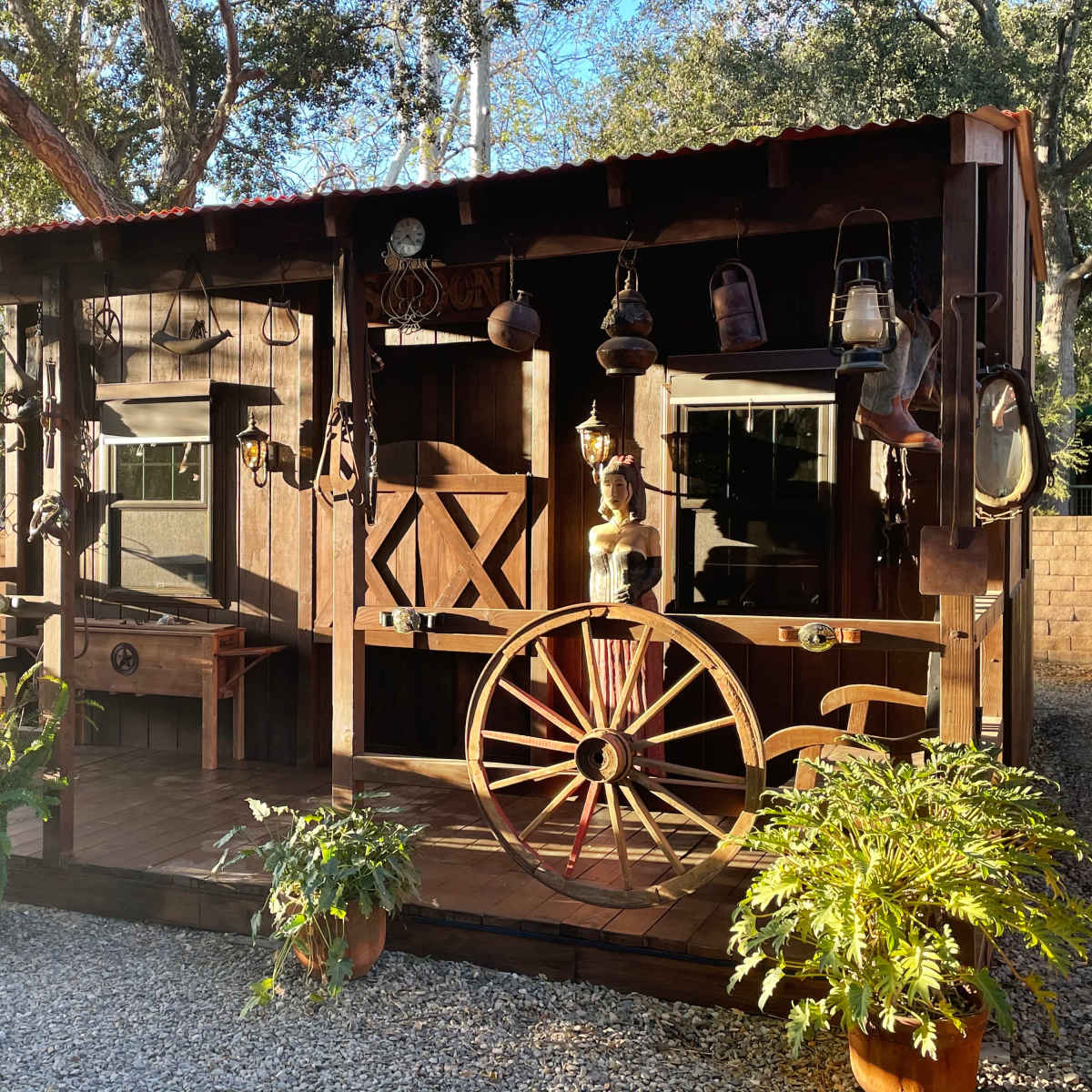 An elegant gentleman's ranch with beautiful pool, gazabo, and rooms ...