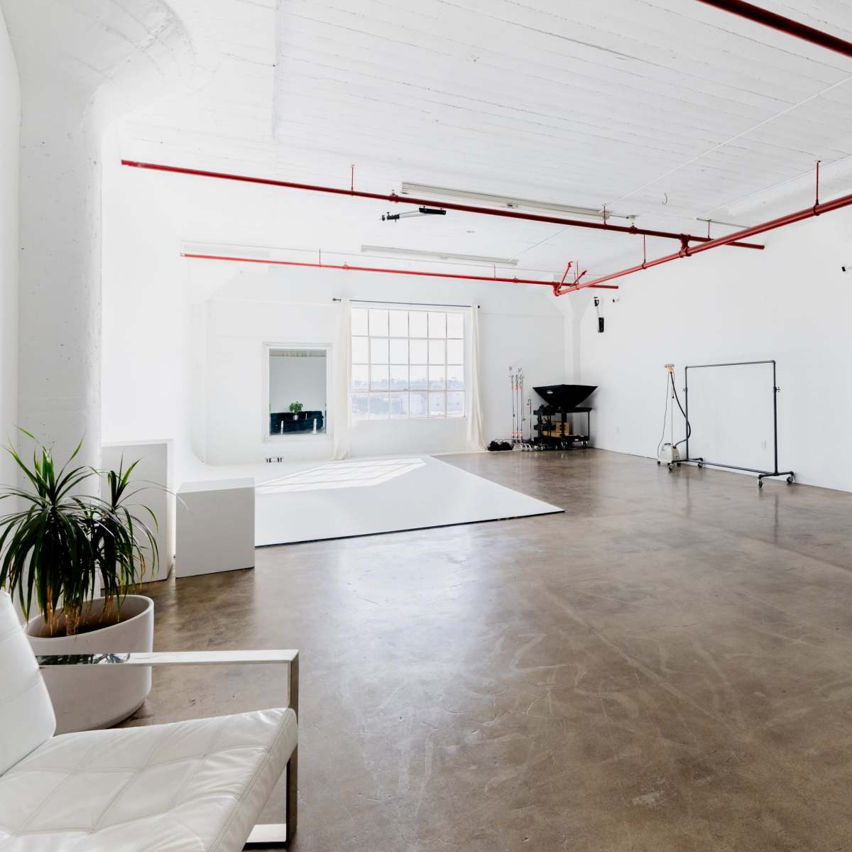White, Natural Light Studio with Cyc Wall, Equipment, and AC | DTLA [01] in Los Angeles Image in Central LA, Los Angeles, CA
