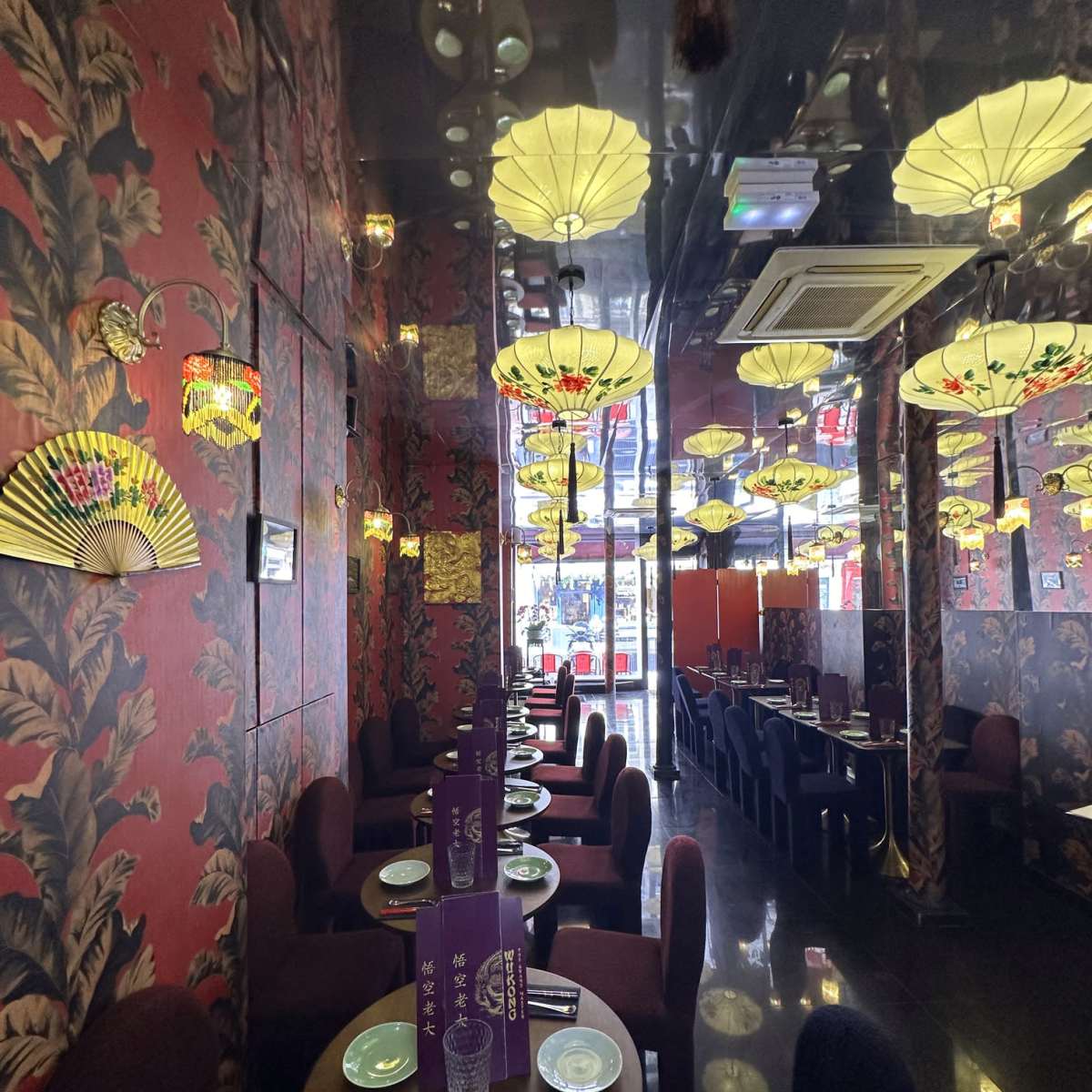 Restaurant-Bar ambiance film romantique et mafieu chinois in Paris Image in Porte-Saint-Martin, Paris, 