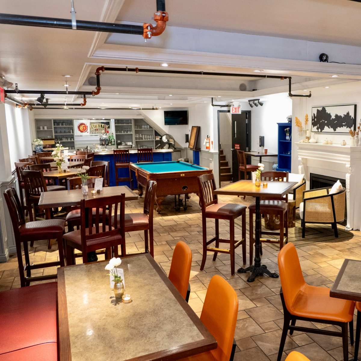 Classy and cozy lounge and bar in Toronto Image in Upper Beaches, Toronto, ON