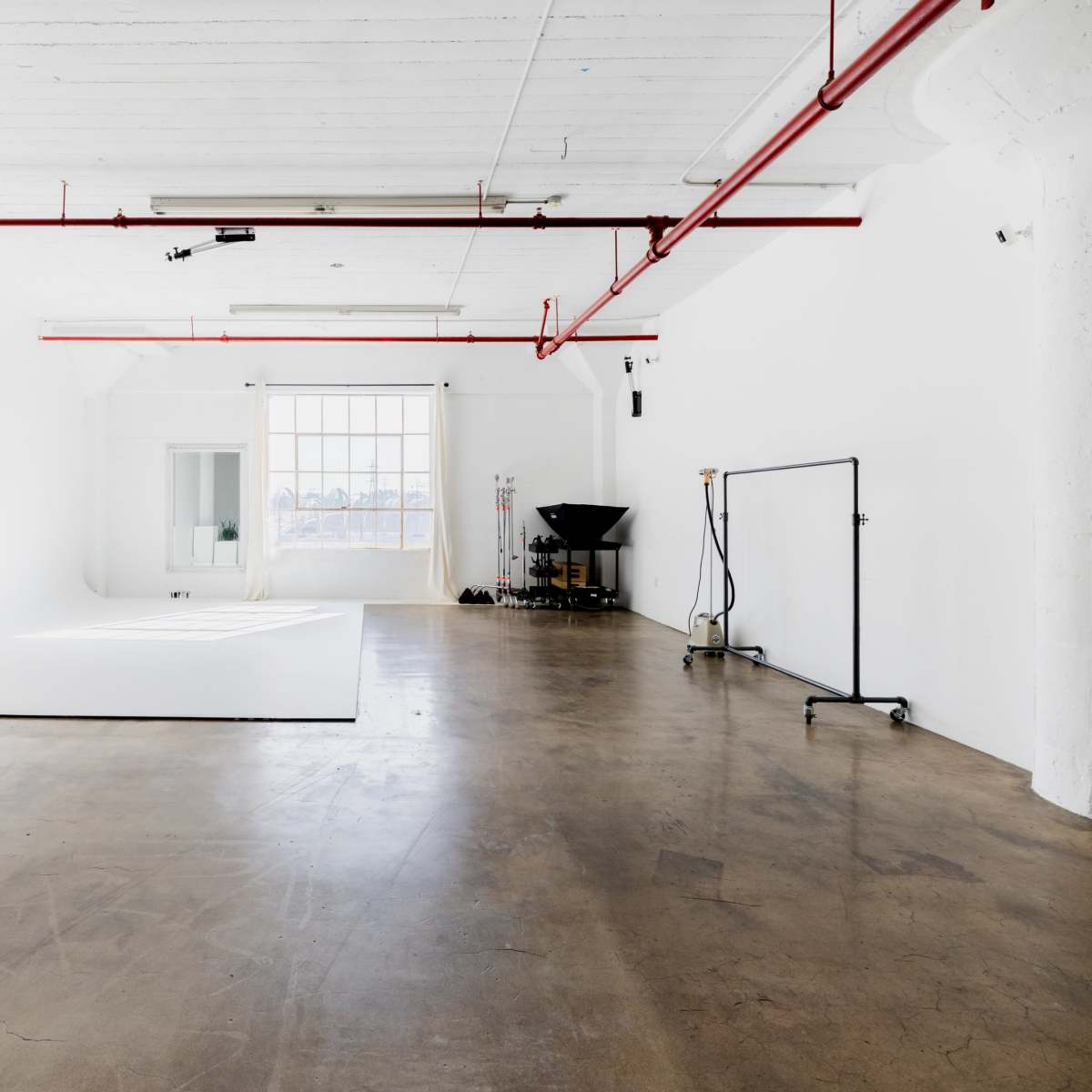White, Natural Light Studio with Cyc Wall, Equipment, and AC | DTLA [01] in Los Angeles Image in Central LA, Los Angeles, CA