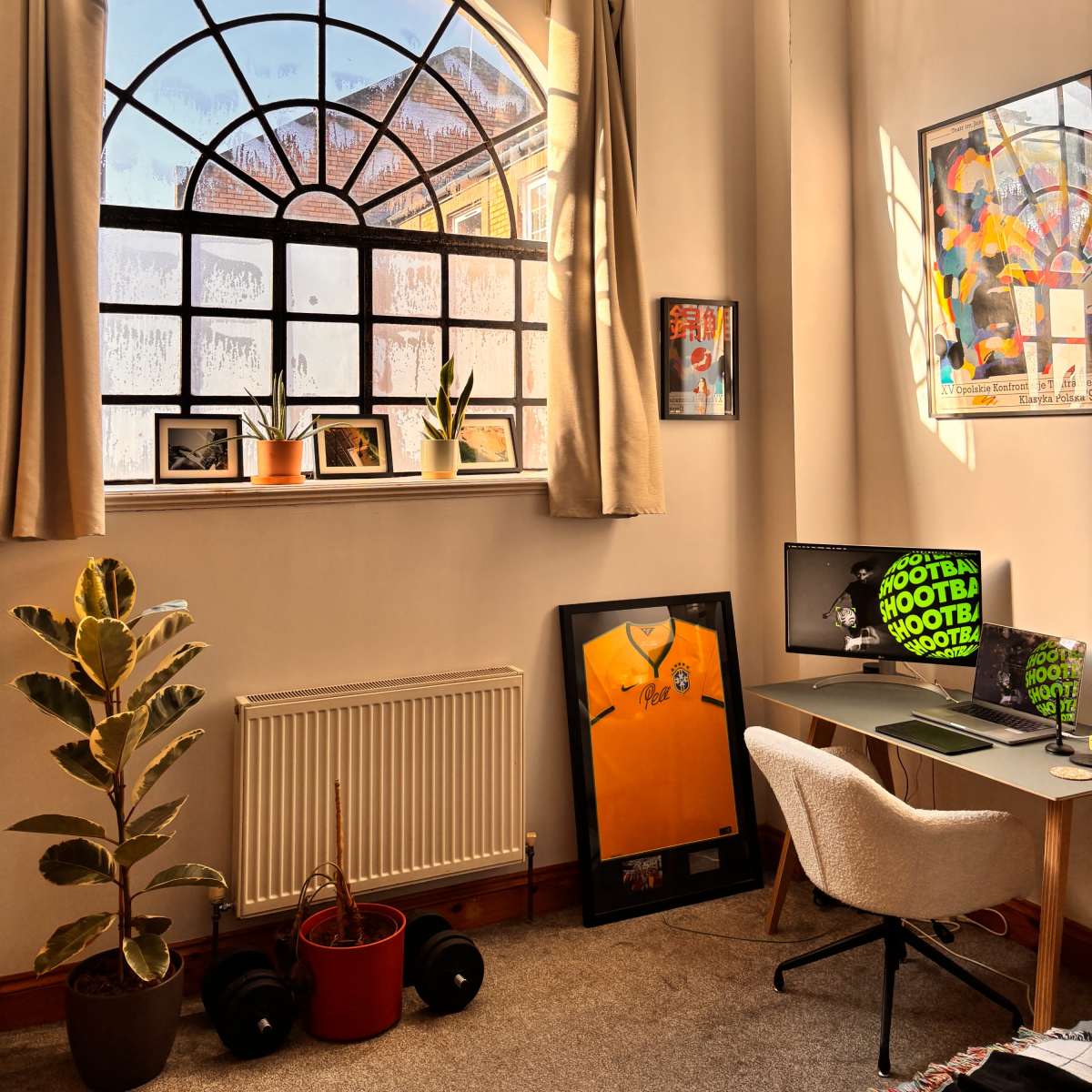 Converted factory apartment with high ceilings & archway windows. in London Image in Upton Park, London, ENG