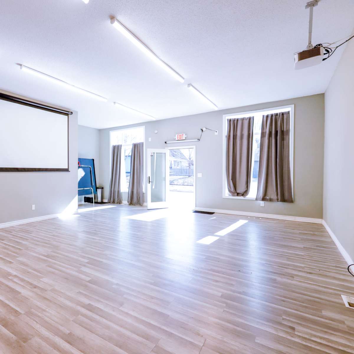 Modern, Spacious Flex Space on the West Side in Saint Paul Image in Concord-Robert, Saint Paul, MN
