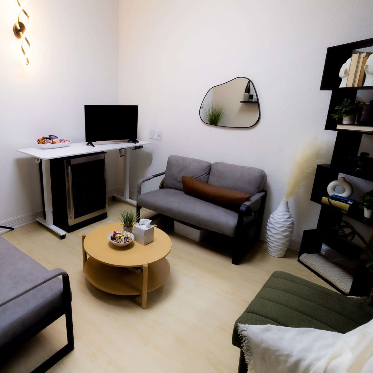 Photography Studio with Lighting and Props, Beaumont, TX Production Peerspace