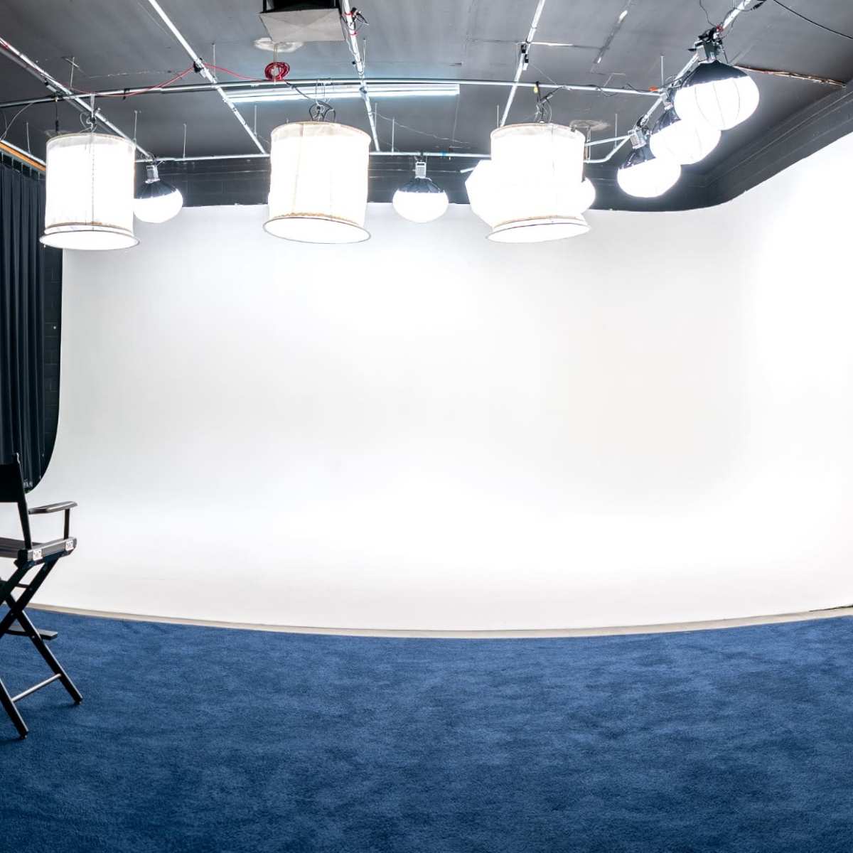 4,000 sqft Professional Video Studio with White Screen & White Cycloramic Screen. in Phoenix Image in Camelback East Village, Phoenix, AZ
