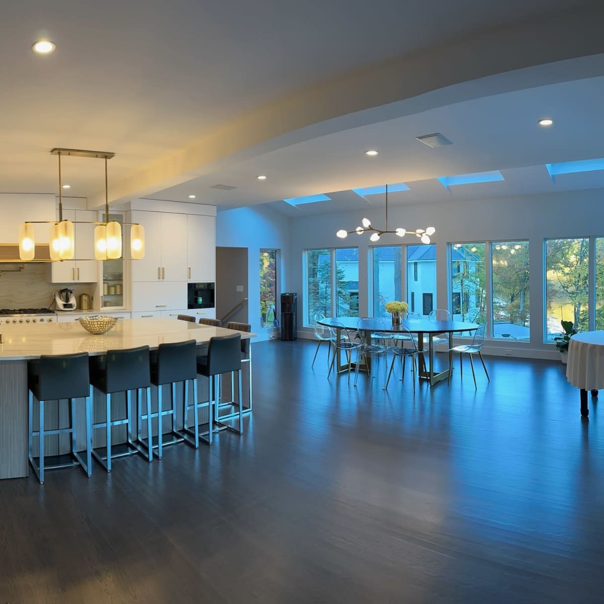 Modem Lake house with brigh, spacious kitchen and dining area with amazing views in Sherman Image in Sherman, Sherman, CT