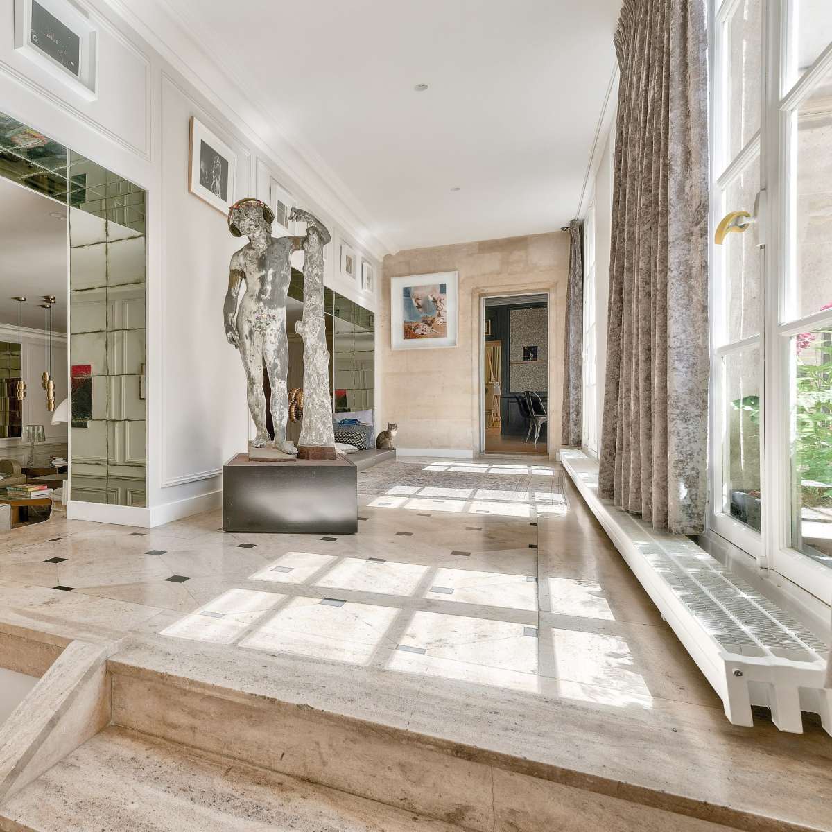 Luxury Parisian Apartment in an Historical Building in Paris 4e Arrondissement Image in Beaubourg, Paris 4e Arrondissement, 