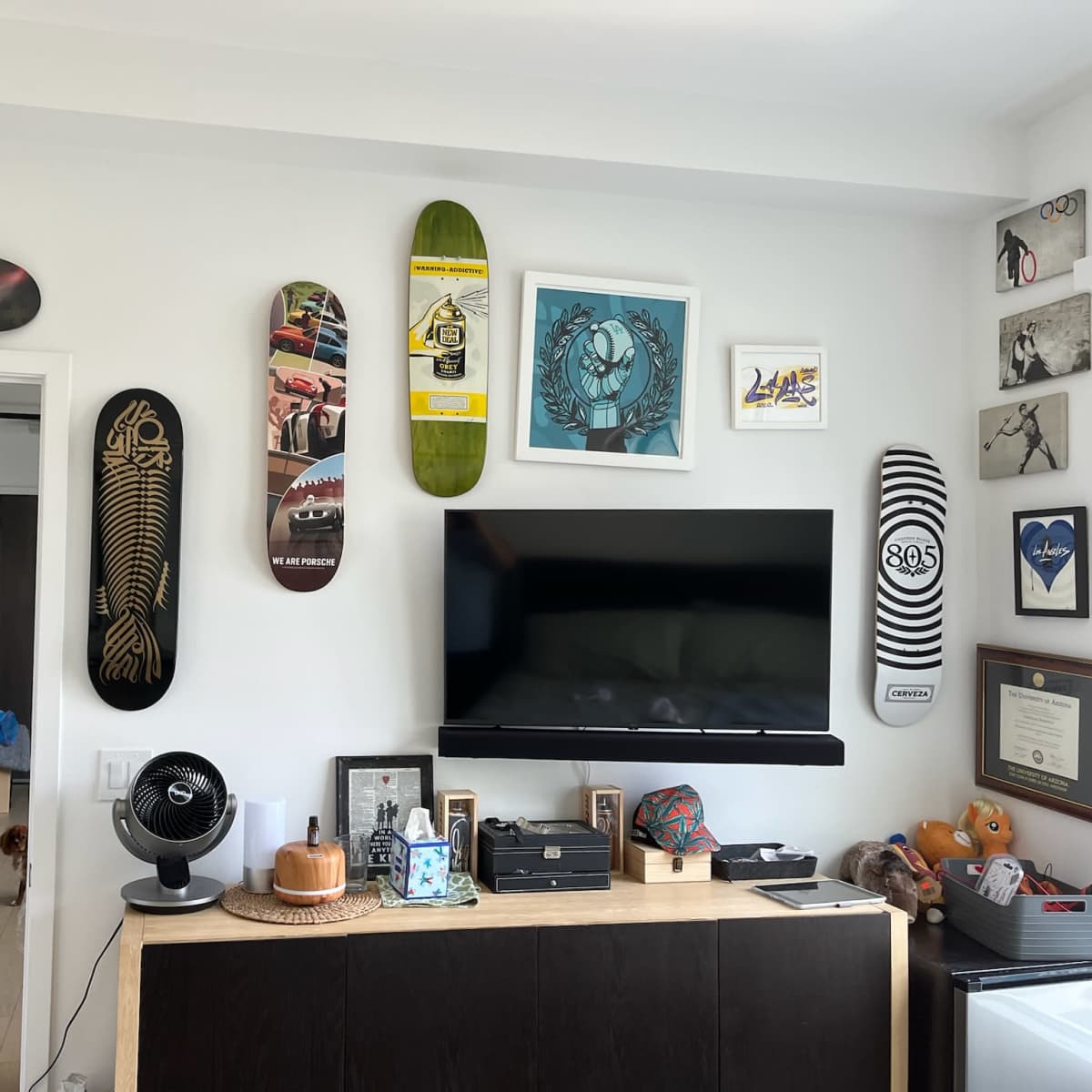 Larchmont Village Loft with working Kitchen Setting and Community Table